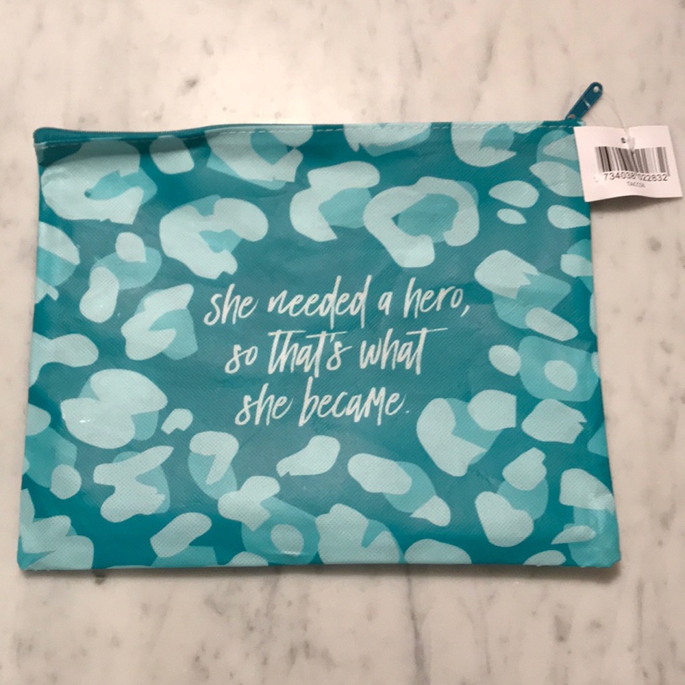 NWT Thrive Causmetics Makeup Bag